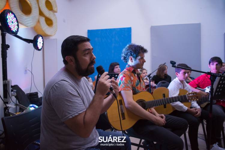 Una peña sinfónica marca el debut de jóvenes estudiantes suarenses