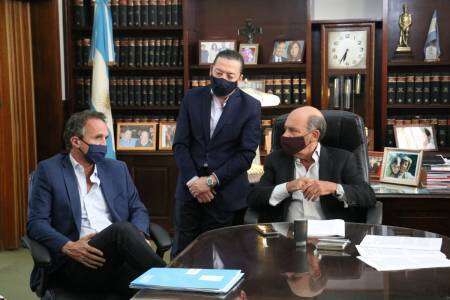 Katopodis firmó convenios para ampliación de redes cloacales y de agua corriente para Coronel Suárez y Coronel Pringles