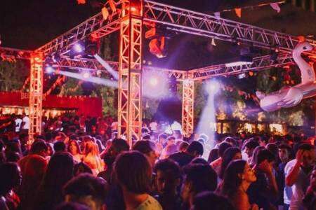 Provincia habilita fiestas al aire libre y hay polémica en varios municipios