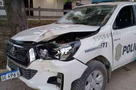 Descontrol en Reta: destrozos en comisaría y dos policías heridos