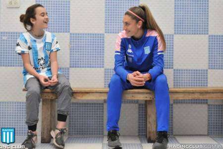 Emma, la chica que no puede jugar en la Liga de Suárez, fue invitada a un entrenamiento de Racing