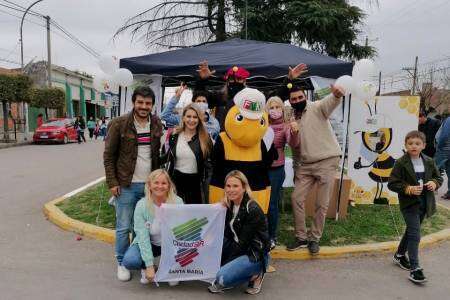Santa María: con propuestas ecológicas y la tradicional abeja Poly, Ciudad SUR estuvo presente en la Kerb