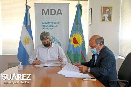 Desarrollo Agrario: Coronel Suárez adhirió a la segunda etapa del plan de mejora de caminos rurales