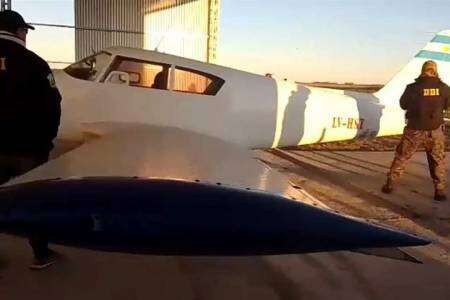 “Uno de los dueños vendió el avión y el otro lo denunció como robado”