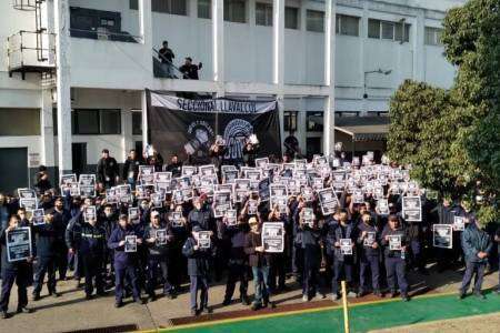 Gremio paraliza y bloquea plantas de Pirelli, Fate y Bridgestone por impedir el ingreso de delegados sindicales