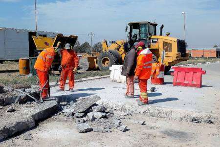 Vialidad Nacional ejecuta la demolición y reparación de losas en la rotonda de RN 33 y RP 67
