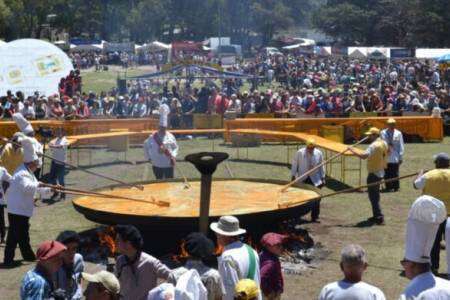 Pigüé vuelve a tener su Omelette Gigante para la fiesta del aniversario