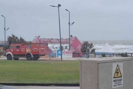 El fuerte viento tiró todo un parador en Monte Hermoso 