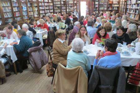 Exitosa tarde de Té-Atro en la Biblioteca Popular Sarmiento
