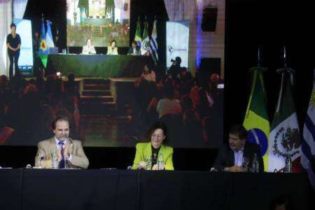 La Provincia de Buenos Aires descontaría el día a los auxiliares por el paro en las escuelas y sigue la polémica