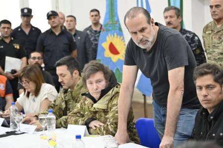 Javier Milei y ministros de su Gabinete llegaron a Bahía Blanca y se reunieron con Susbielles y Kicillof