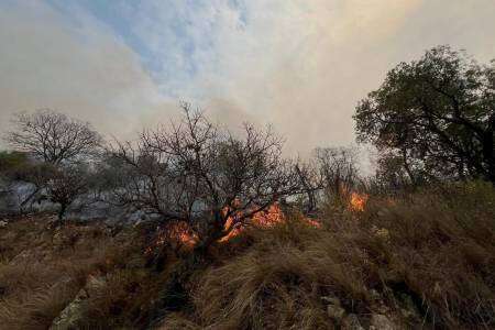 Sin tregua: sigue el combate contra al menos cinco focos de incendio en Córdoba 