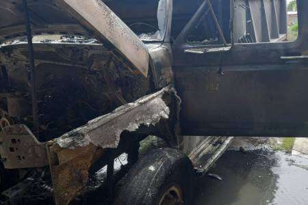 Se incendió un camión de la delegación de Pueblo San José. Los daños fueron totales