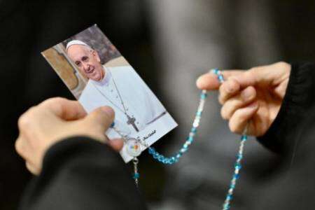 La Santa Sede confirmó que Jorge Bergoglio murió por un derrame cerebral y un colapso cardíaco