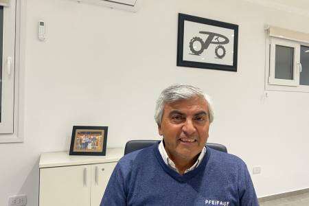 Luis Pfeifauf: "incorporamos la línea de tractores y línea vial LOVOL..."