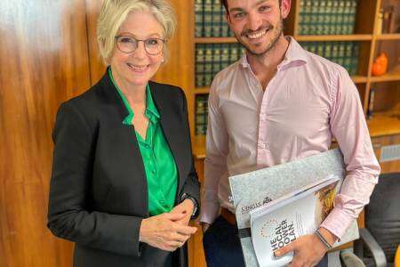 Joven argentino residente en Benalla fue invitado a colaborar en el Parlamento australiano