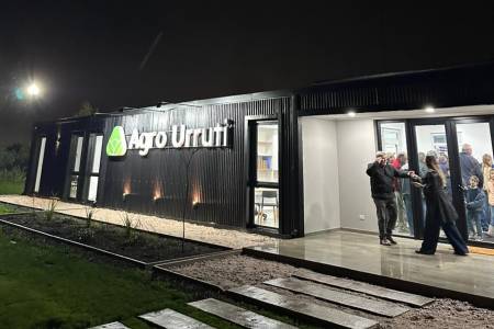 Agro Urruti inauguró sus nuevas instalaciones sobre la ruta 85, km 185.8.